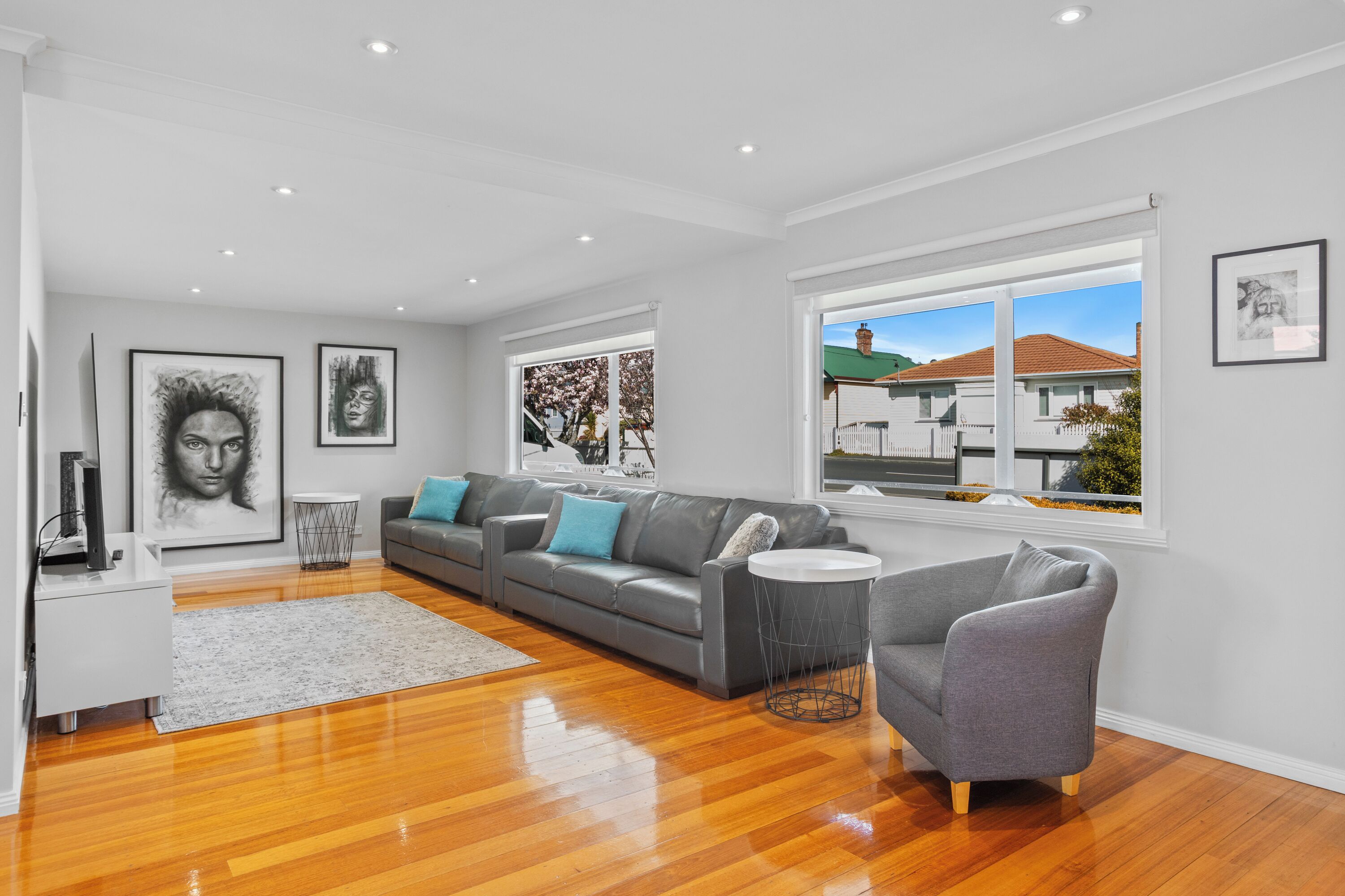 Smart TV, videojuegos, mesa de ping pong, libros