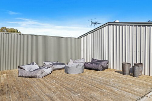 Bowden House -Huge Family Home In Hobart -8 Bedroom, 6 Bathroom, 5 Living zones