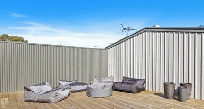 Huge Family Home In Hobart - 8 Bedroom, 6 Bathroom, 5 Living zones