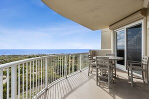 Outdoor dining - Ocean Place 12 ~ Wave Watcher (Fernandina Beach)