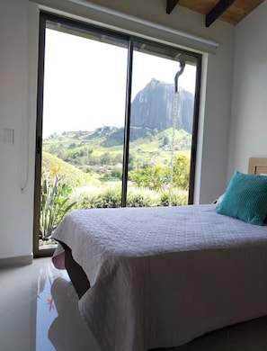 5 bedrooms, bed sheets