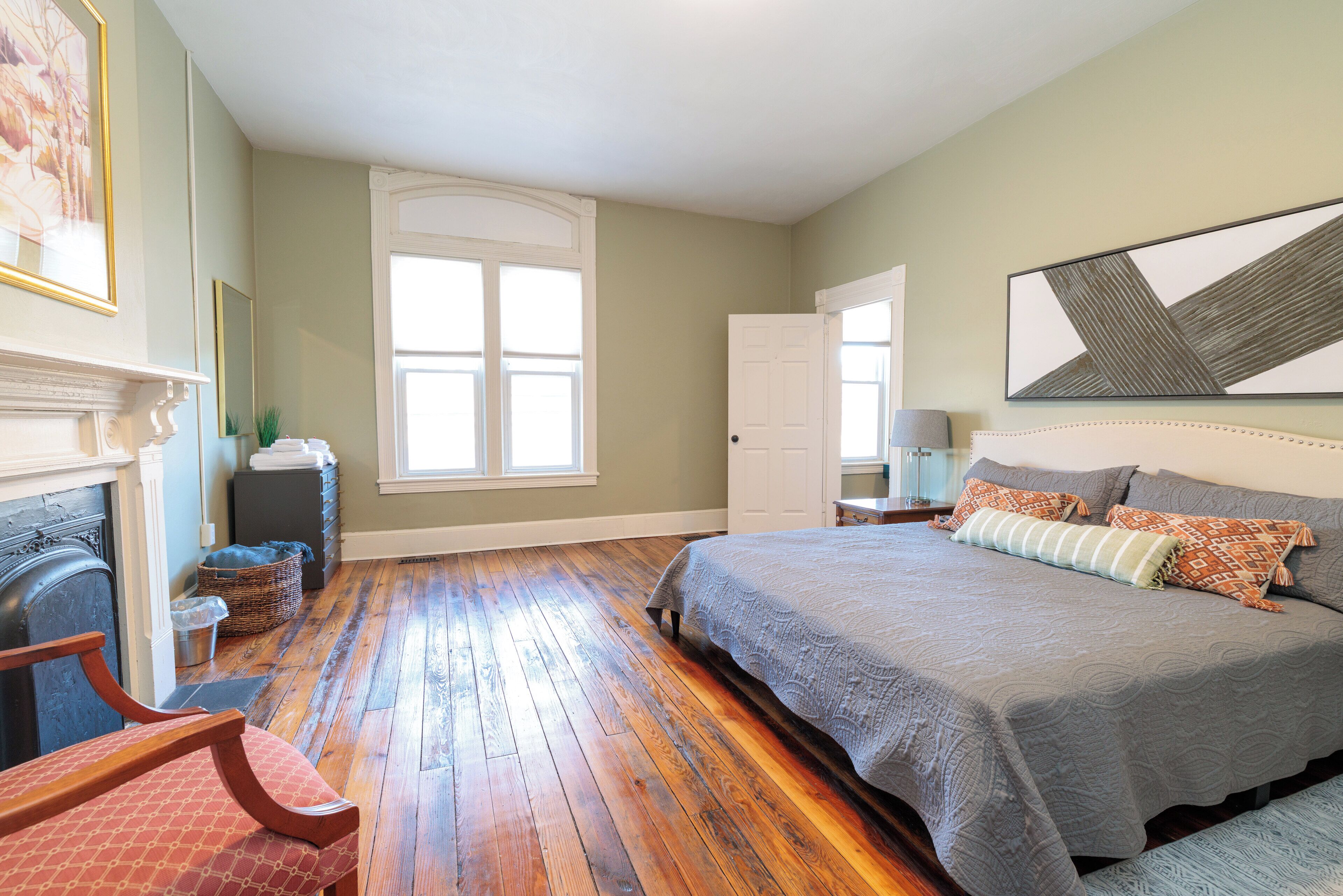 3 dormitorios, tabla de planchar con plancha, wifi gratis y ropa de cama