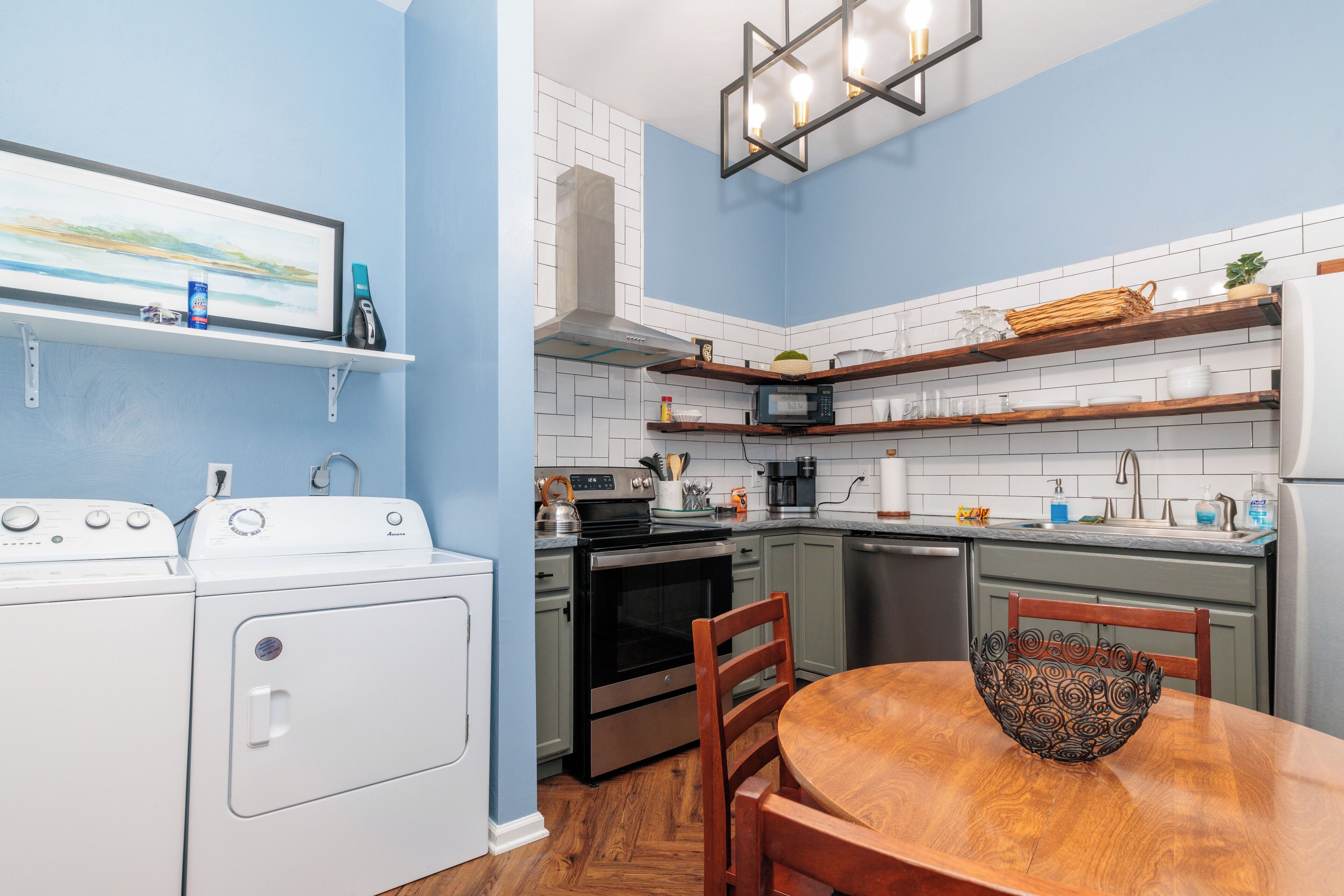 Micro-ondes, four, plaque de cuisson, lave-vaisselle