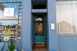 Exterior detail - Salem Boutique Downtown 3BDRM Suite (Salem)