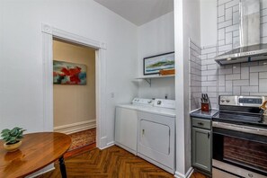 Micro-ondes, four, plaque de cuisson, lave-vaisselle