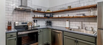 Salem Downtown Boutique 3BDRM Suite