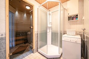 Séchoir à cheveux, serviettes fournies