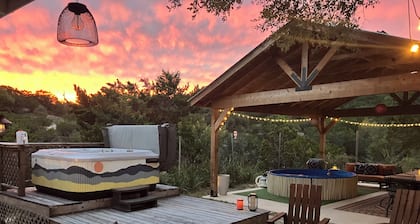 Tiny cabin/guest house with hot tub and pool surrounded by nature