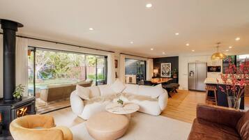 Smart TV, fireplace, offices