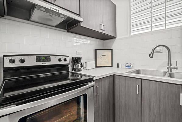 Fridge, microwave, oven, stovetop