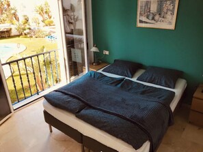 2 bedrooms, iron/ironing board, free WiFi, bed sheets