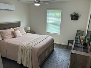 Iron/ironing board, Internet, bed sheets