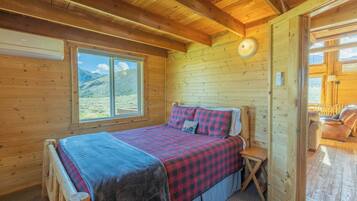 2 bedrooms, iron/ironing board, WiFi (free), bed sheets