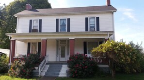 Exterior - Historic Home in Woodburn - Sleeps 7! (Woodburn)