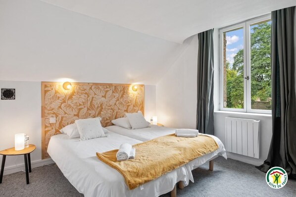 2 bedrooms, travel cot, free WiFi