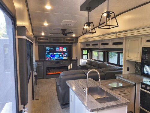 Luxury Glamping in the Mile High-Private Pool, Hot Tub, Outdoor Fireplace & BBQ!