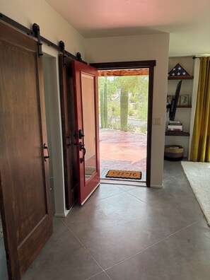 Interior - Charming 1-bdrm/1-bath casita. Located in beautiful Cobo Catalina neighborhood. (Tucson)