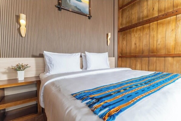 Rom – superior, fjellutsikt | Skrivebord