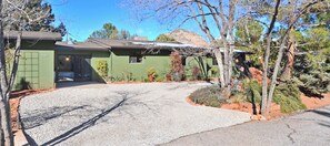 Exterior - Charming pet friendly house in tranquil Sedona with garage for bikes. (Sedona)