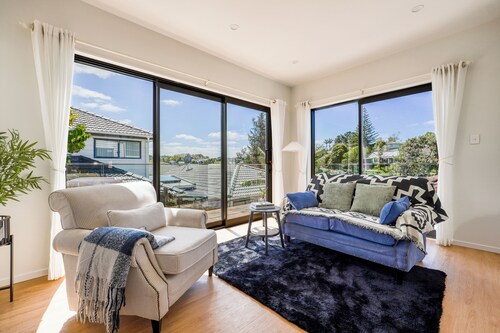 Modern 4-Bedroom Home in Glenfield