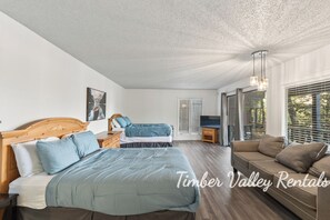 1 bedroom, WiFi - Margaritaville - Private Suite w/ TV, extra couch! - Unit 2 (Osage Beach)