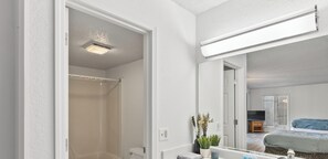 タオル、石鹸、トイレットペーパー