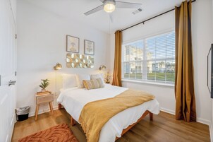 Apartamento superluxo, 3 quartos, acessível para pessoas com deficiência física | Roupas de cama premium, escrivaninha, espaço de trabalho para notebook