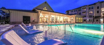 럭셔리 아파트먼트, 수영장, 체육관, 자전거 있음