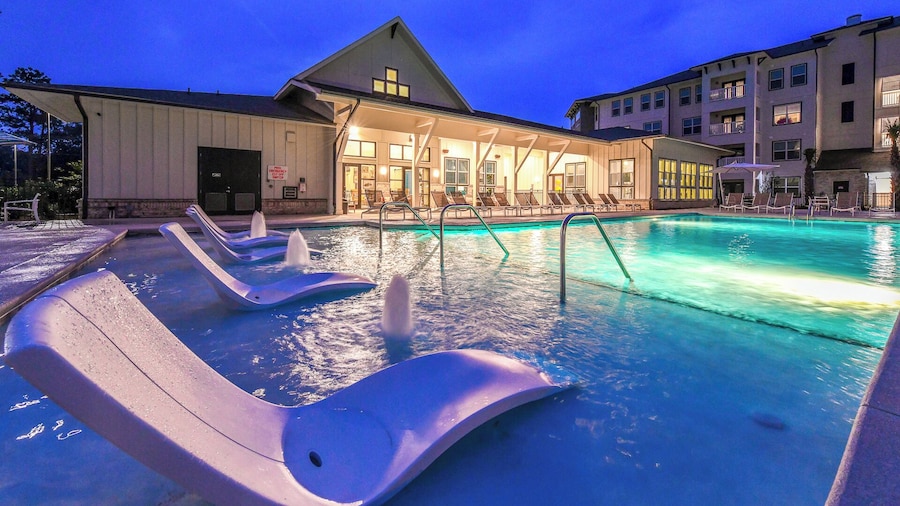 Luxurious Apartments - Pool Gym Bikes