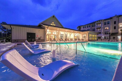 豪华公寓 - 泳池 健身房 自行车  