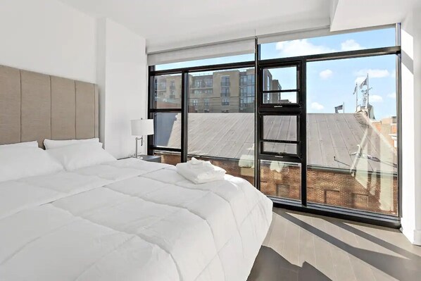 Room - Contemporary | Downtown | Views | Luxury (washington)