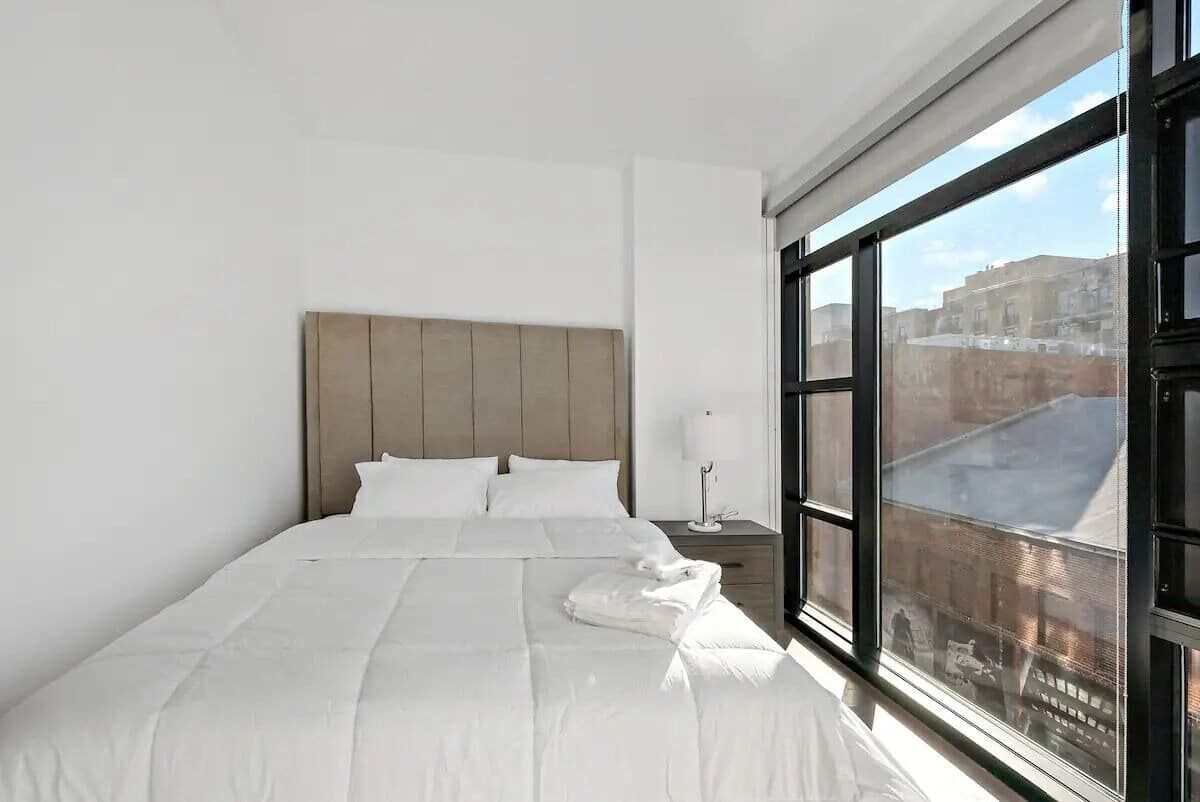 2 habitaciones, tabla de planchar con plancha, internet y ropa de cama 