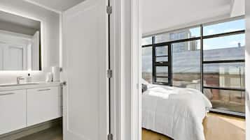 2 bedrooms, iron/ironing board, internet, bed sheets