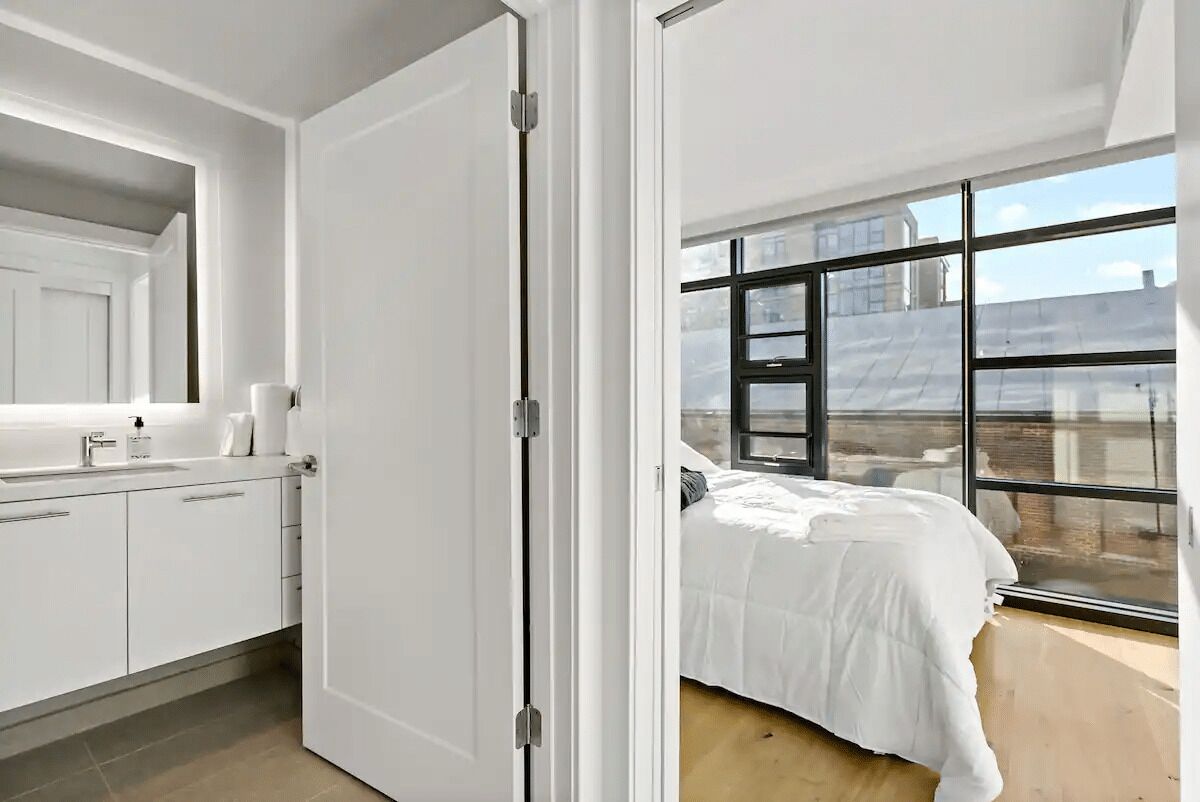 2 bedrooms, iron/ironing board, internet, bed sheets