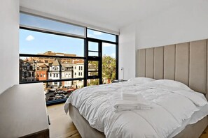 2 bedrooms, iron/ironing board, internet, bed sheets - Shaw 2BR | Corner City Views & Garage Parking (Washington)