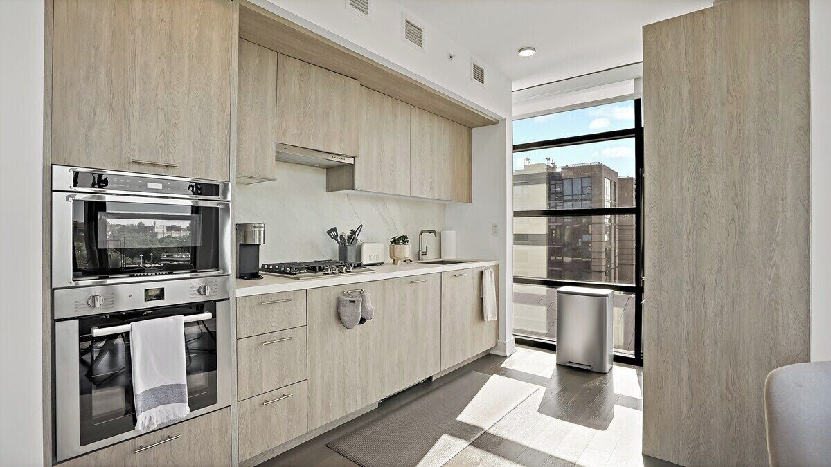 Refrigerador, microondas, lavavajillas y cafetera y tetera 