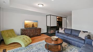 Smart TV y chimenea