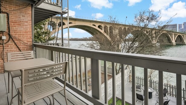 Outdoor dining - Georgetown 4BR Waterfront Townhome | Potomac Views & Parking (Washington)