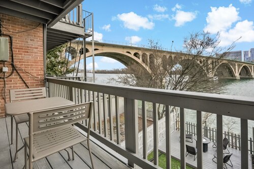 Georgetown 4BR Waterfront Townhome | Potomac Views & Parking