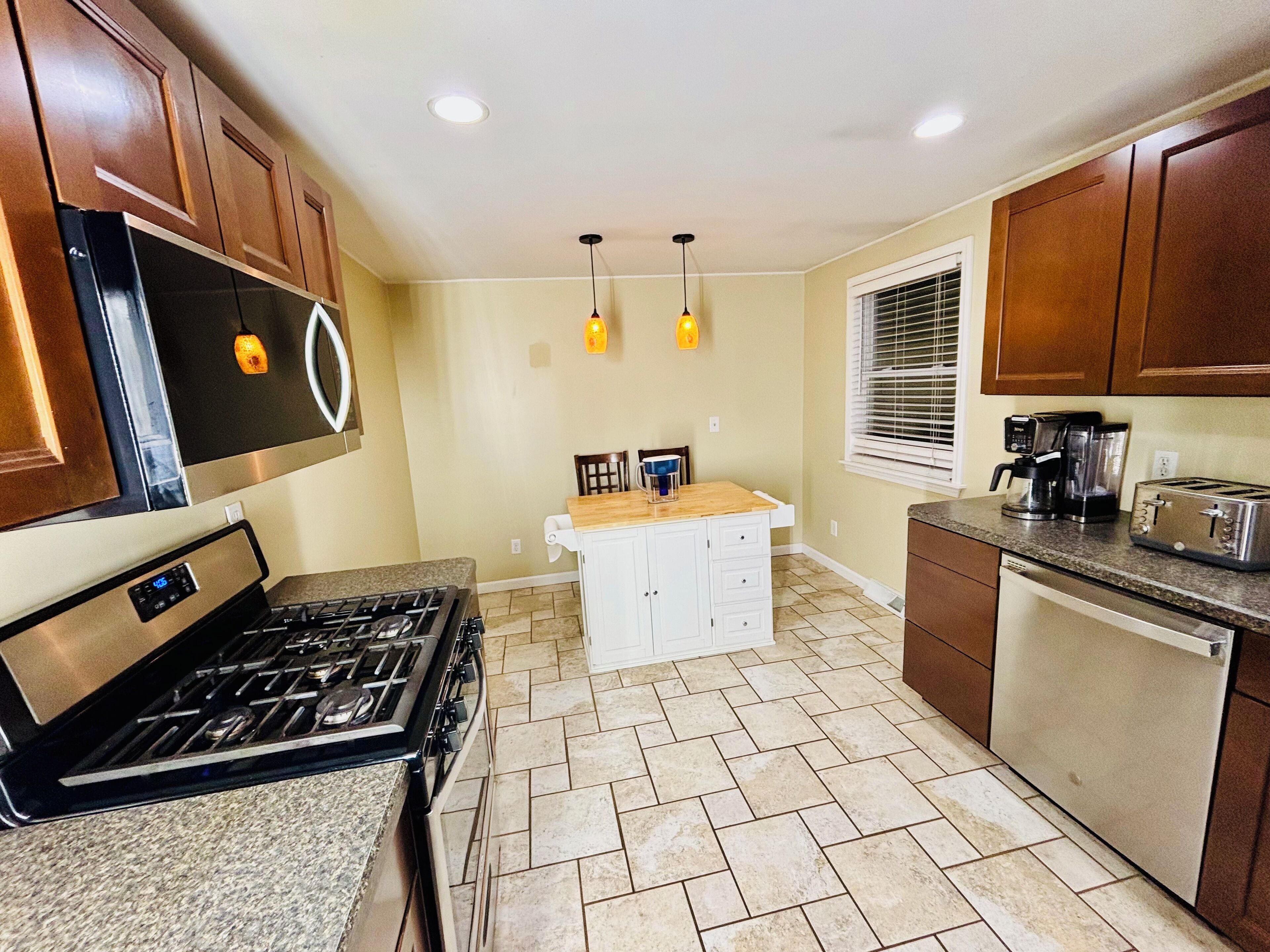 Mikroaaltouuni, uuni, liesi, astianpesukone