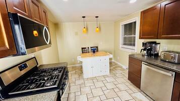 Microonde, forno, piano cottura, lavastoviglie