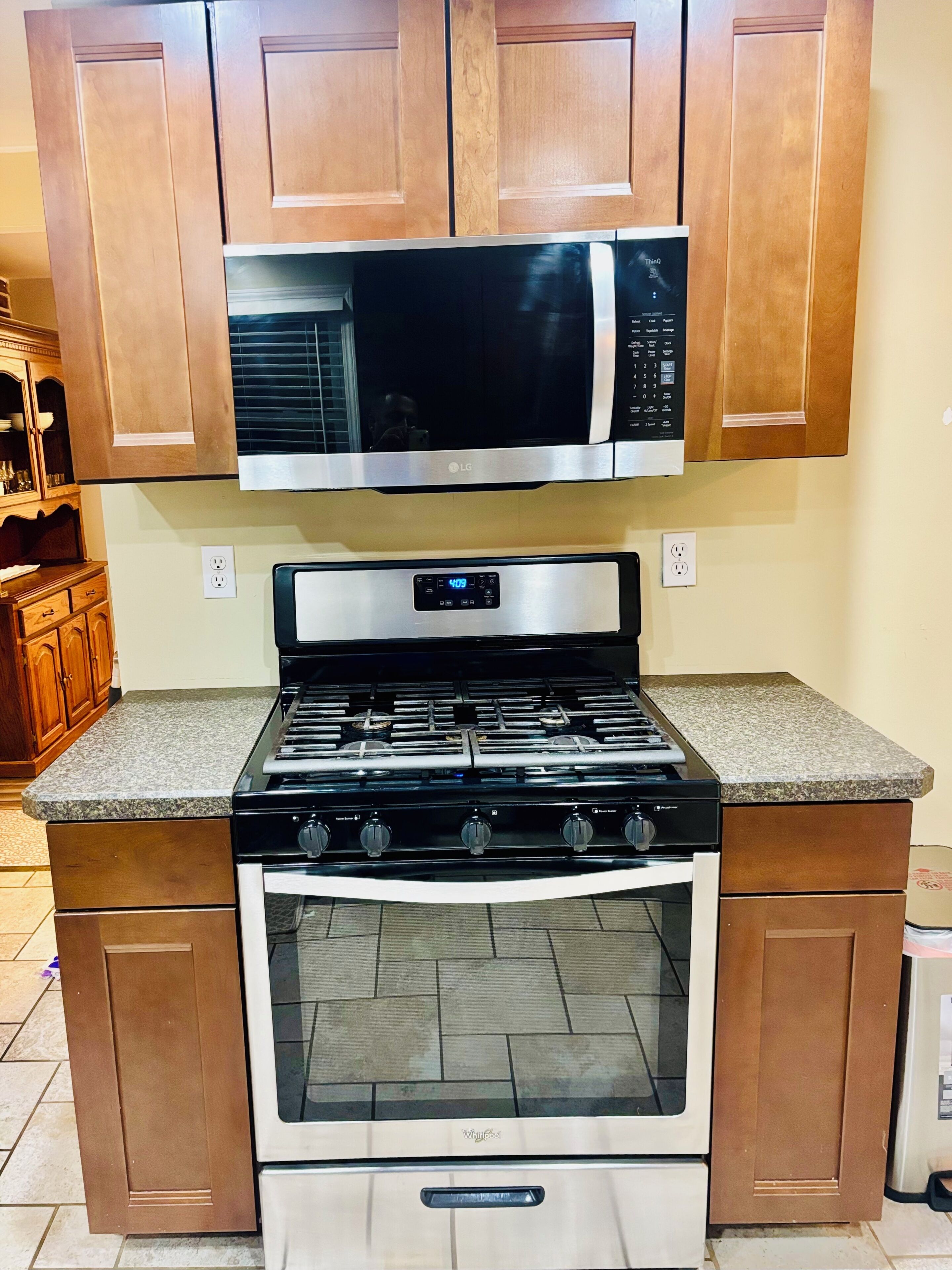 Microondas, horno, parrilla de estufa y lavavajillas 