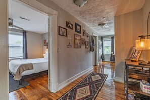 2 bedrooms, desk, iron/ironing board, free WiFi
