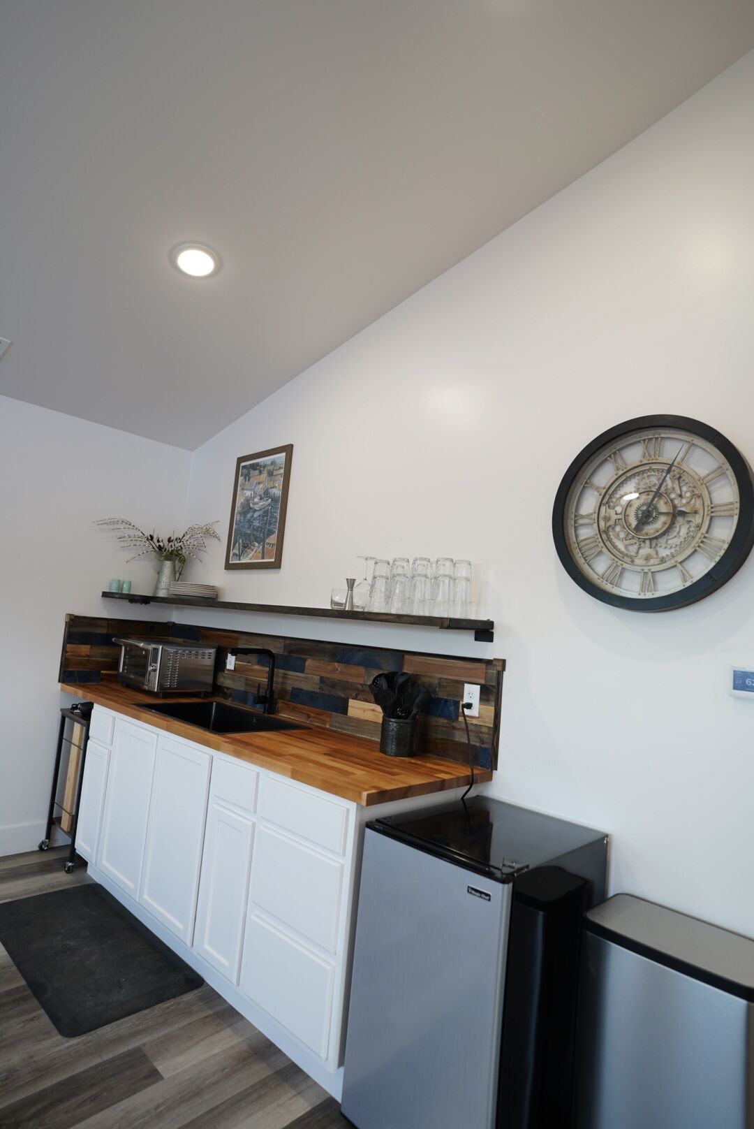 Fridge, coffee/tea maker, cookware/dishes/utensils