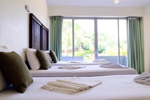 In-room safe, soundproofing, iron/ironing board, free WiFi