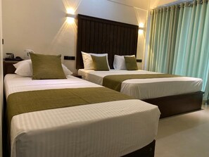 Double Room, Balcony, Courtyard View | In-room safe, soundproofing, iron/ironing board, free WiFi
