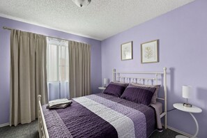 4 habitaciones, tabla de planchar con plancha, wifi y ropa de cama
