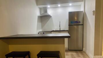 Superior Apartment, 2 Queen Beds, Kitchen | Private kitchen