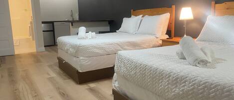 Rom – deluxe, 2 dobbeltsenger | Skrivebord for bærbar PC og wi-fi (inkludert)