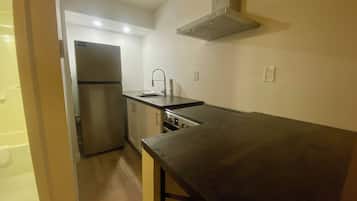 Deluxe Apartment, 2 Double Beds, Kitchen | Private kitchen | Microwave